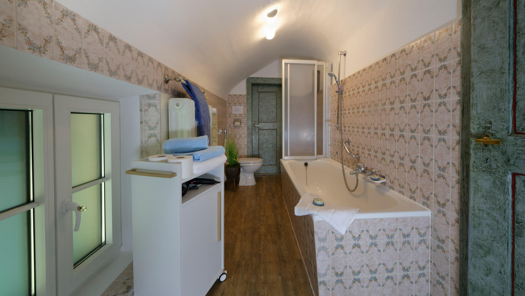 Ferienhaus St. Hubertus / Badezimmer mit Dusche und WC